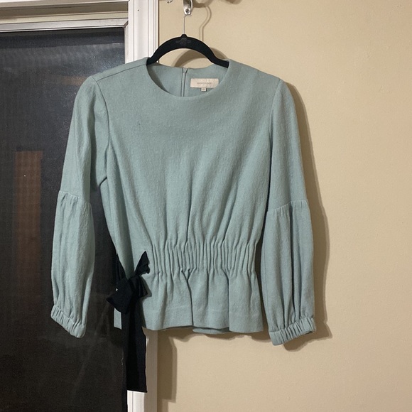 Carly Ribbon Pullover - Picture 2 of 3